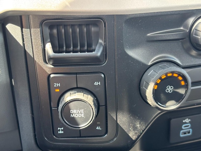 Ford Super Duty F-350 SRW Vehicle Image 18