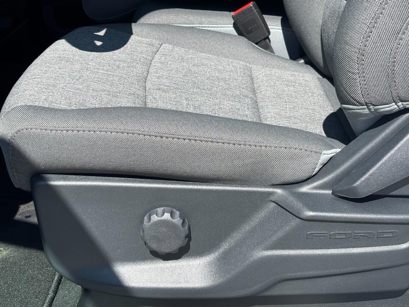 Ford Super Duty F-350 SRW Vehicle Image 22