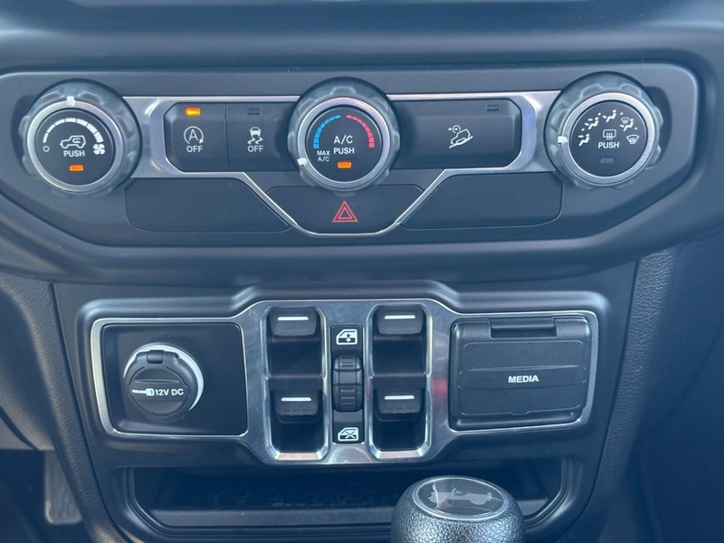 Jeep Wrangler Unlimited Vehicle Image 15