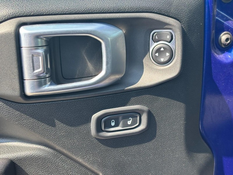 Jeep Wrangler Unlimited Vehicle Image 24