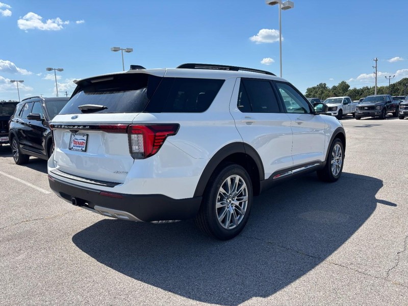 Ford Explorer Vehicle Image 03
