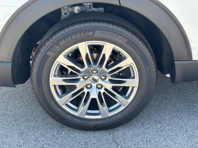 Ford Explorer Vehicle Image 04