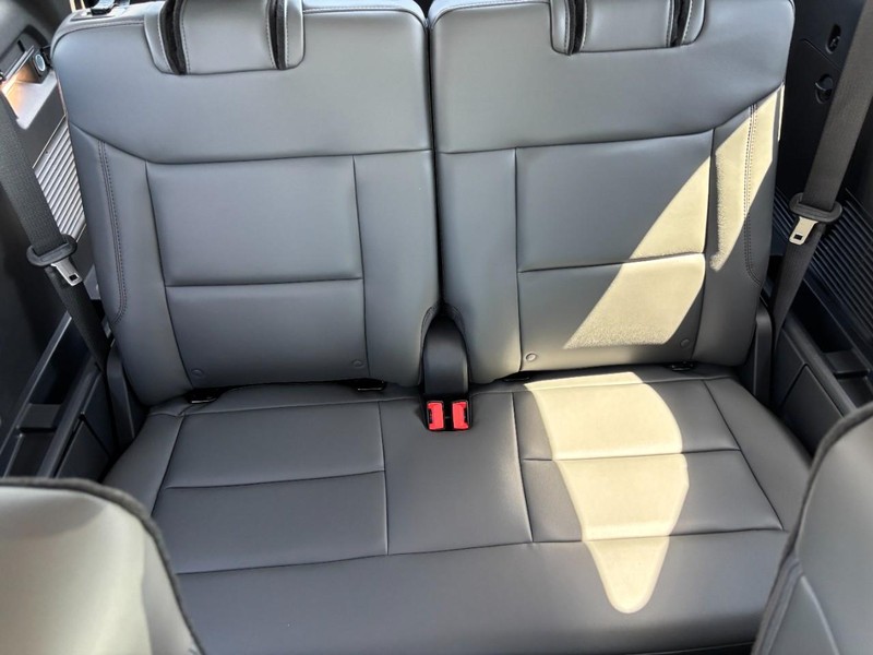 Ford Explorer Vehicle Image 06