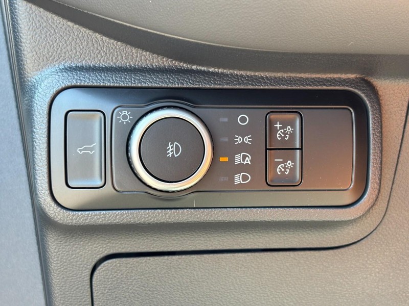 Ford Explorer Vehicle Image 12