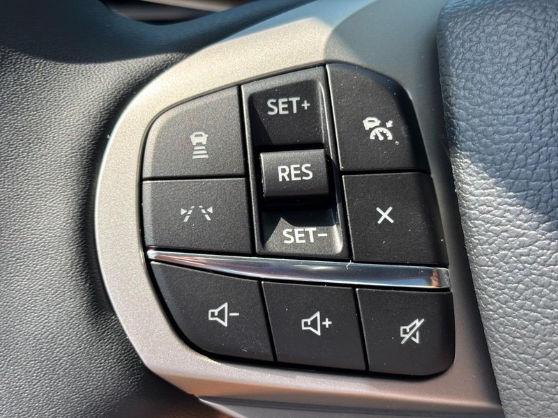 Ford Explorer Vehicle Image 13