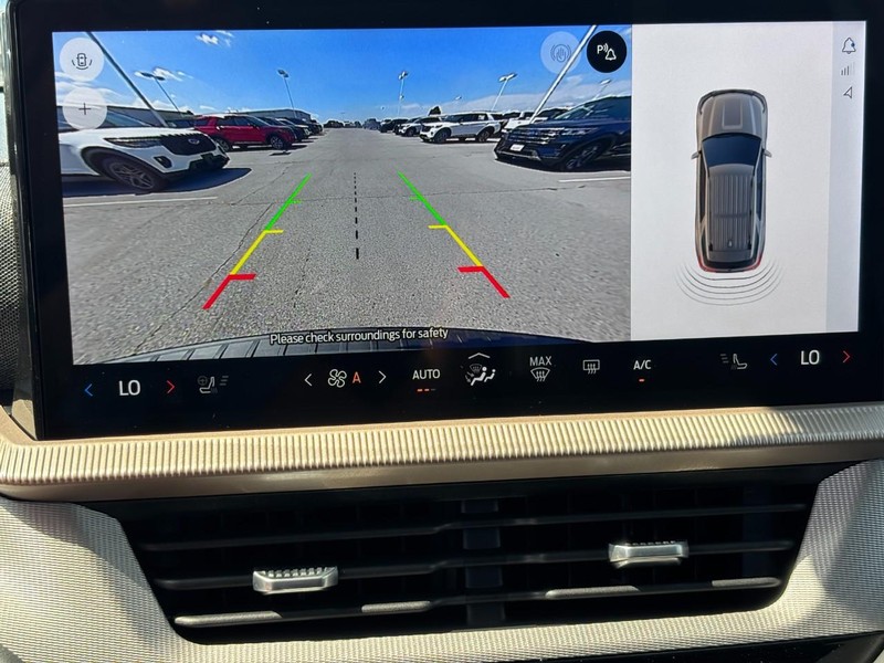 Ford Explorer Vehicle Image 17