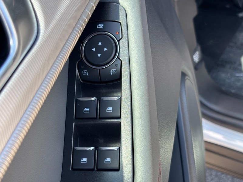 Ford Explorer Vehicle Image 20
