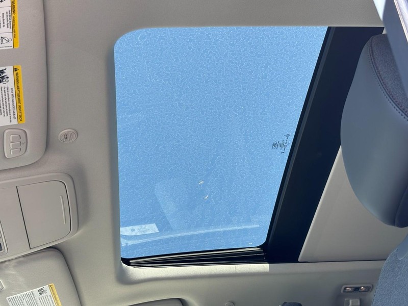 Ford Explorer Vehicle Image 23