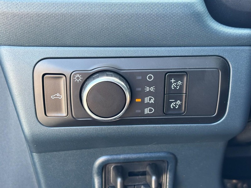Ford Maverick Vehicle Image 11