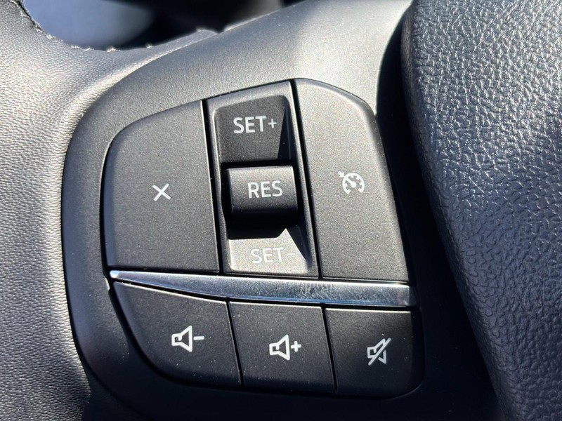 Ford Maverick Vehicle Image 12