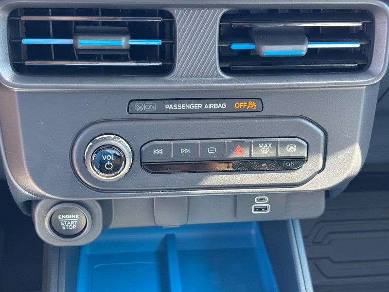 Ford Maverick Vehicle Image 17