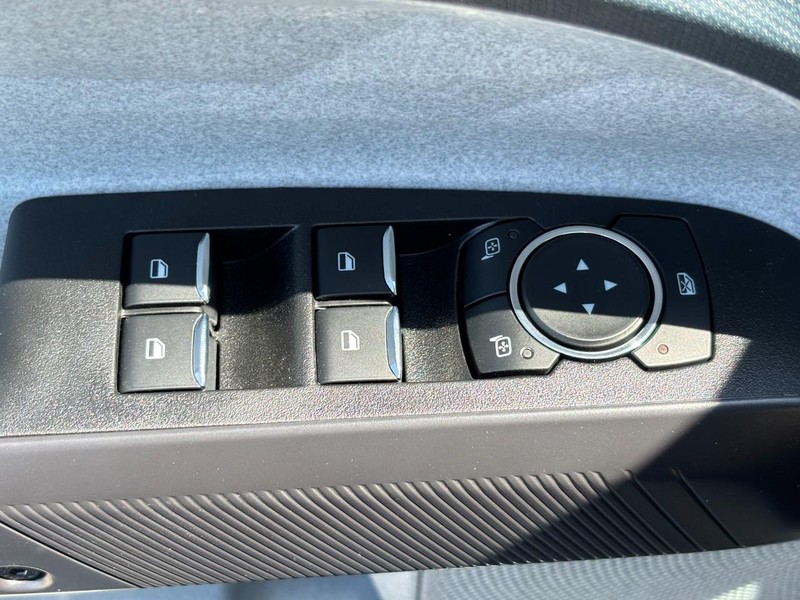 Ford Maverick Vehicle Image 18