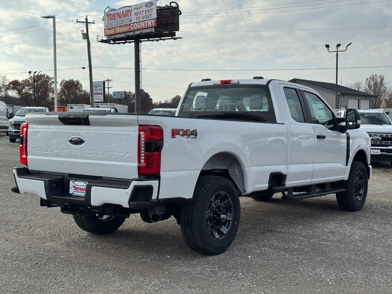 Ford Super Duty F-350 SRW Vehicle Image 03