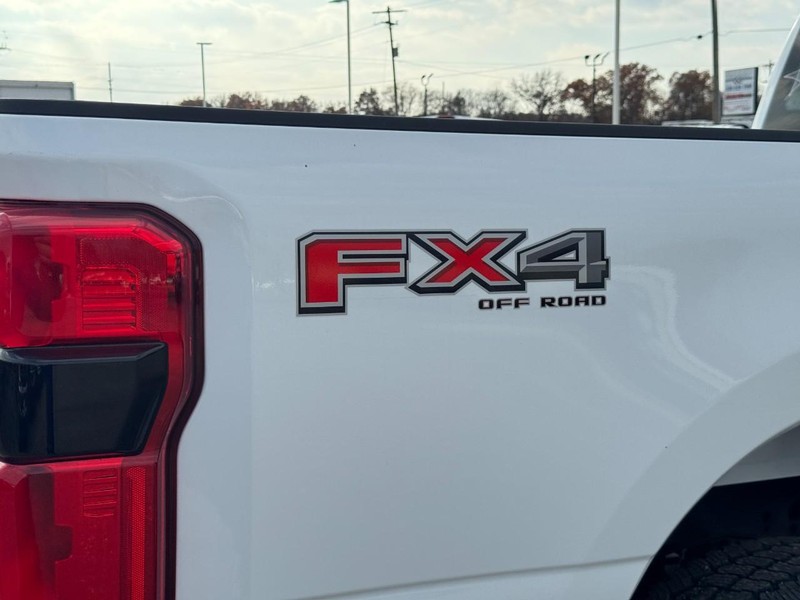 Ford Super Duty F-350 SRW Vehicle Image 04