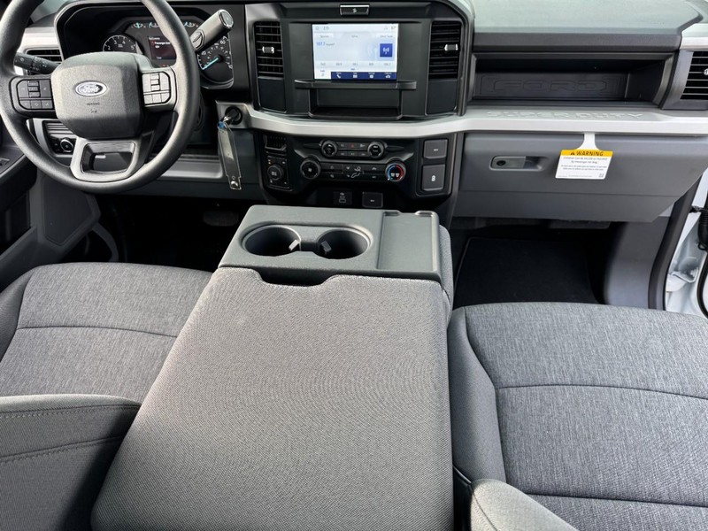 Ford Super Duty F-350 SRW Vehicle Image 07