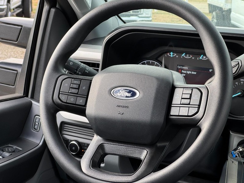 Ford Super Duty F-350 SRW Vehicle Image 08