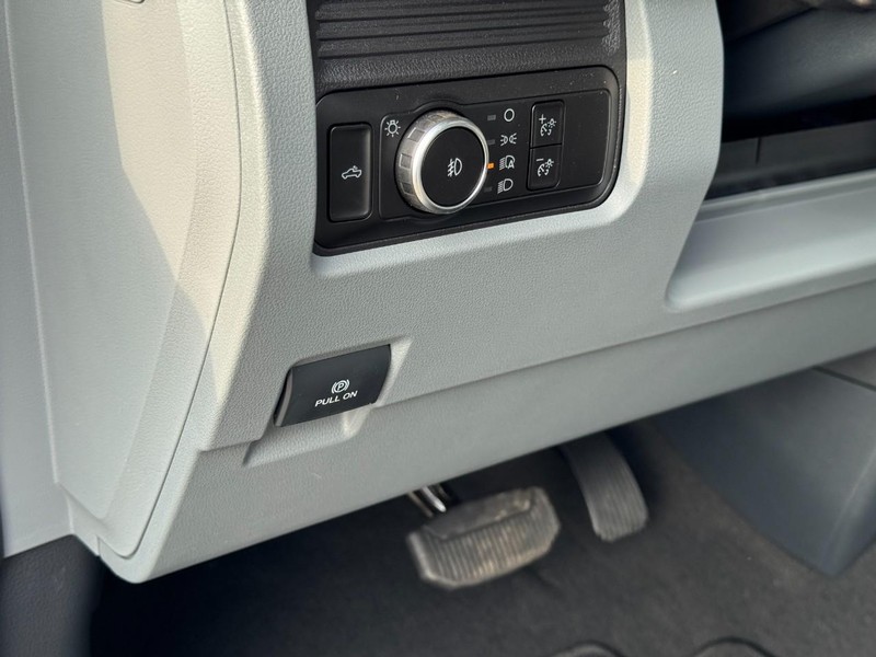 Ford Super Duty F-350 SRW Vehicle Image 13