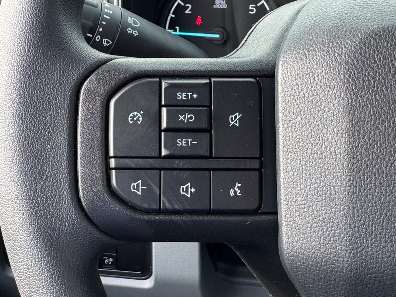 Ford Super Duty F-350 SRW Vehicle Image 14