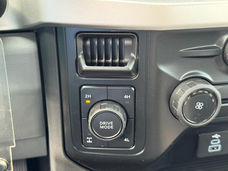 Ford Super Duty F-350 SRW Vehicle Image 16