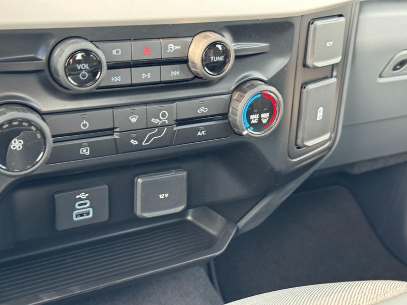 Ford Super Duty F-350 SRW Vehicle Image 17