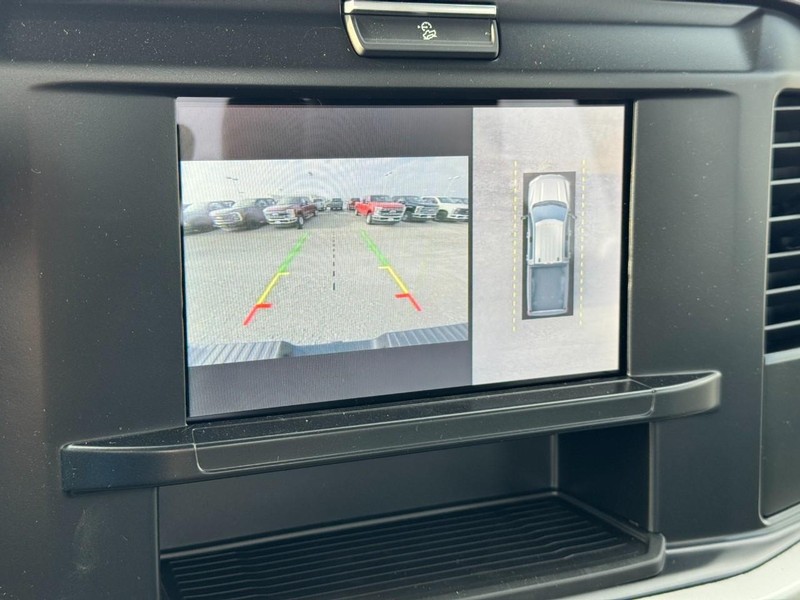 Ford Super Duty F-350 SRW Vehicle Image 18