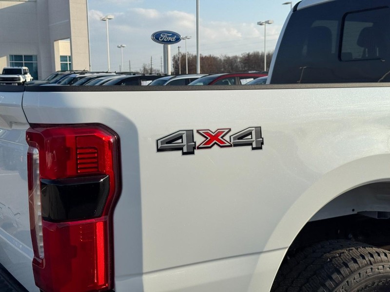 Ford Super Duty F-350 SRW Vehicle Image 04