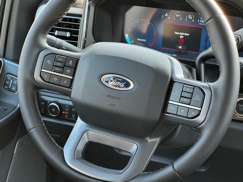 Ford Super Duty F-350 SRW Vehicle Image 08