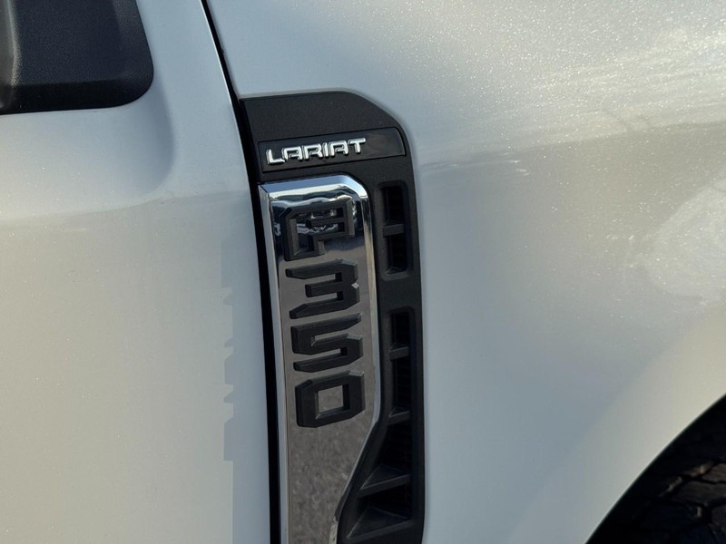 Ford Super Duty F-350 SRW Vehicle Image 12