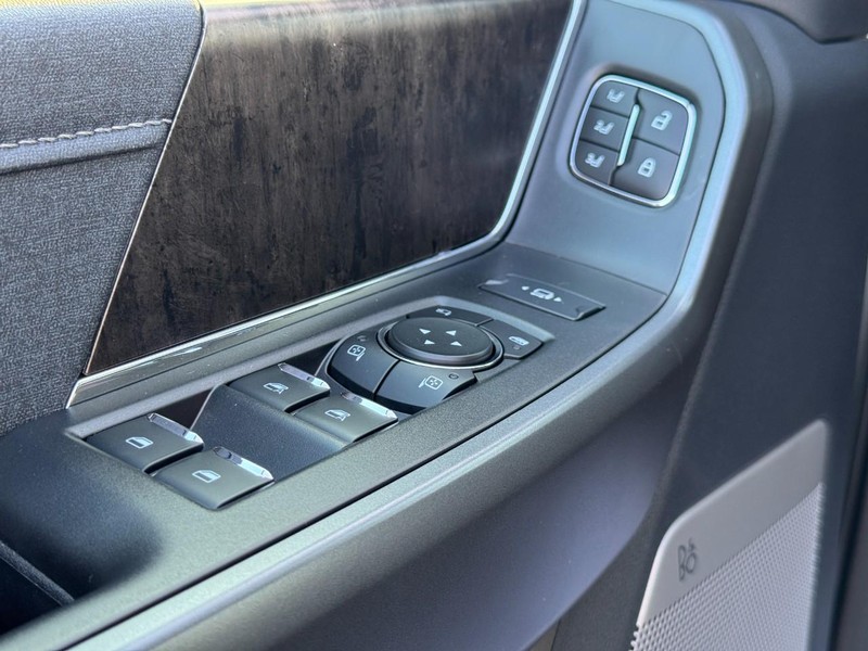 Ford Super Duty F-350 SRW Vehicle Image 13