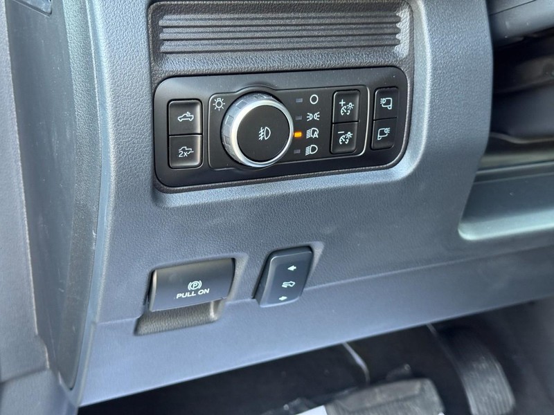 Ford Super Duty F-350 SRW Vehicle Image 14