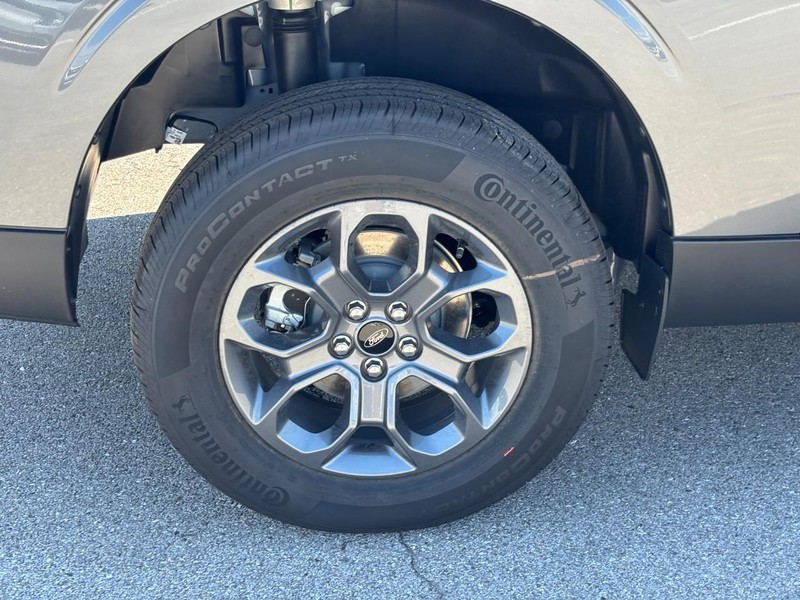 Ford Maverick Vehicle Image 04