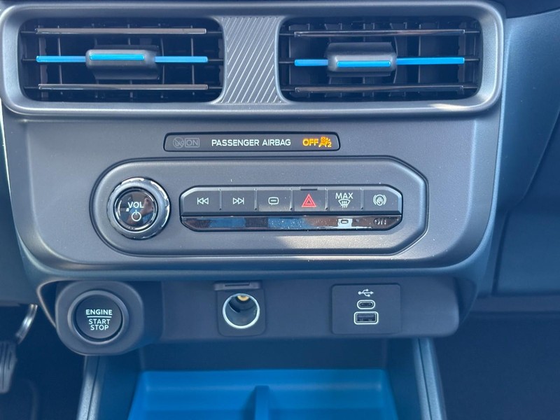 Ford Maverick Vehicle Image 09