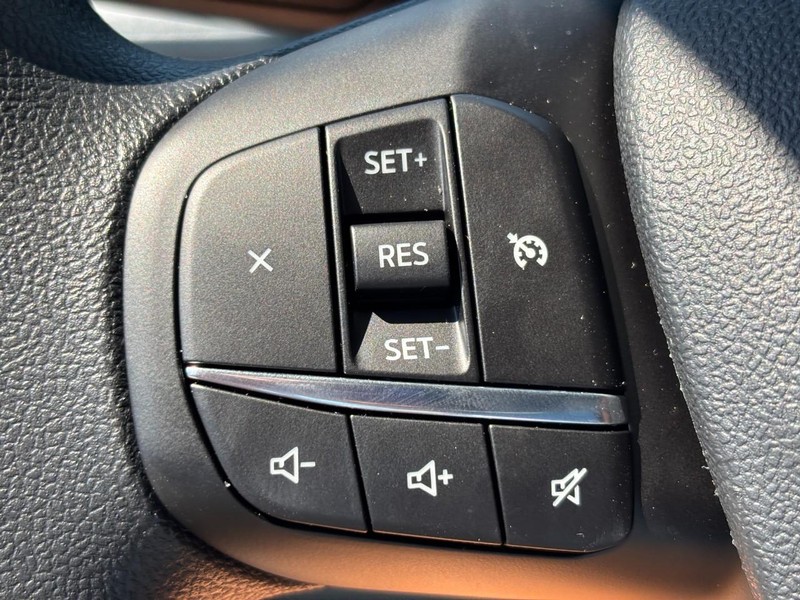 Ford Maverick Vehicle Image 12