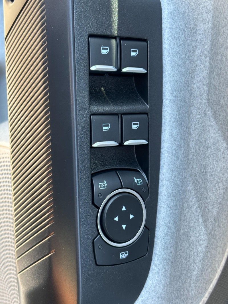 Ford Maverick Vehicle Image 18