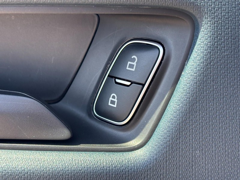 Ford Maverick Vehicle Image 19