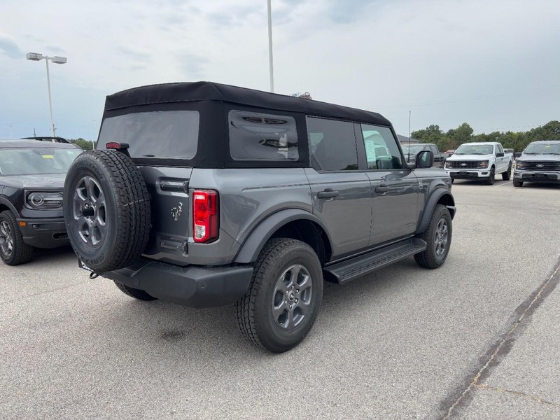 Ford Bronco Vehicle Image 03