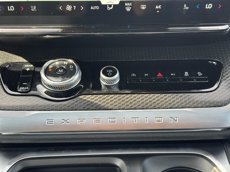 Ford Expedition Vehicle Image 10