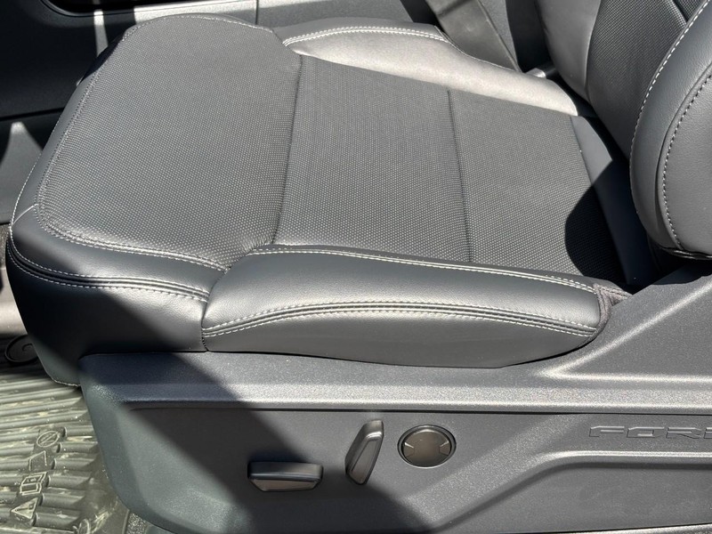 Ford Expedition Vehicle Image 23