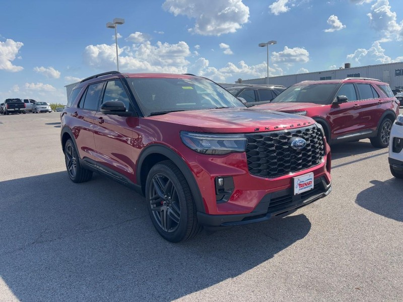 Ford Explorer Vehicle Full-screen Gallery Image 2