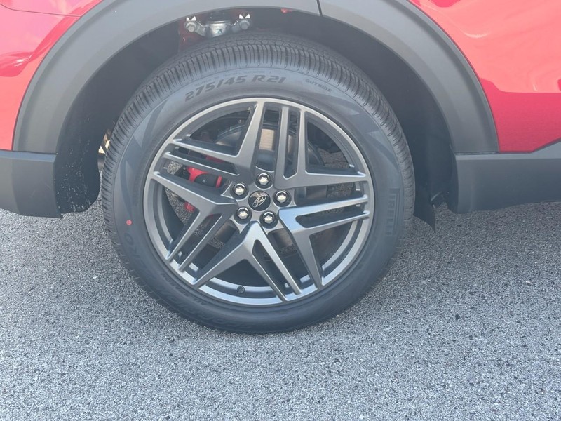 Ford Explorer Vehicle Full-screen Gallery Image 4