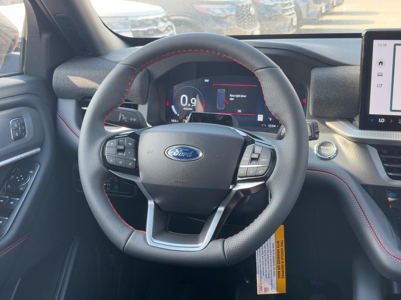 Ford Explorer Vehicle Full-screen Gallery Image 8