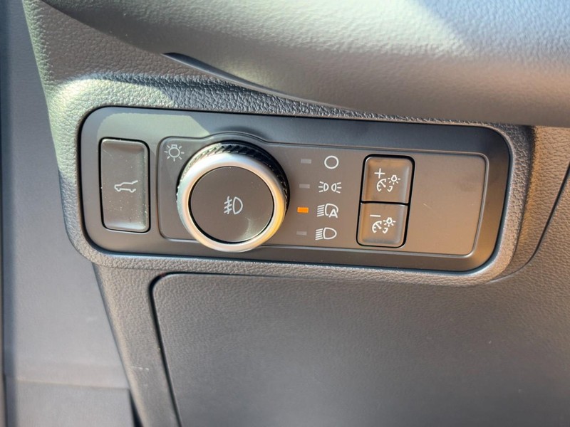 Ford Explorer Vehicle Full-screen Gallery Image 12