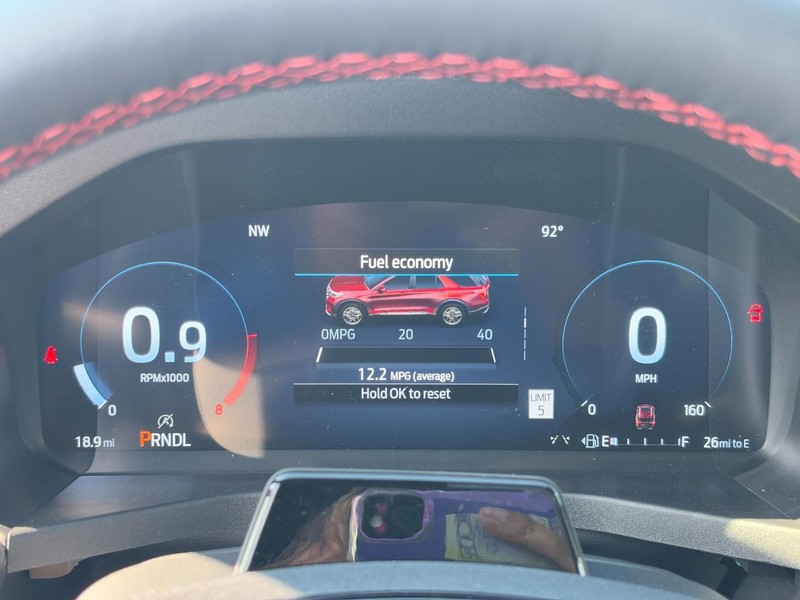 Ford Explorer Vehicle Full-screen Gallery Image 15