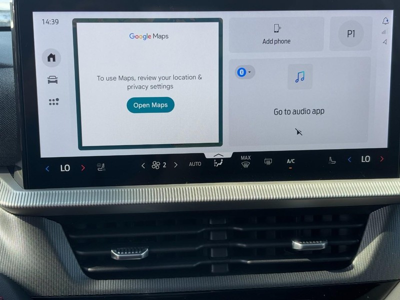 Ford Explorer Vehicle Full-screen Gallery Image 16