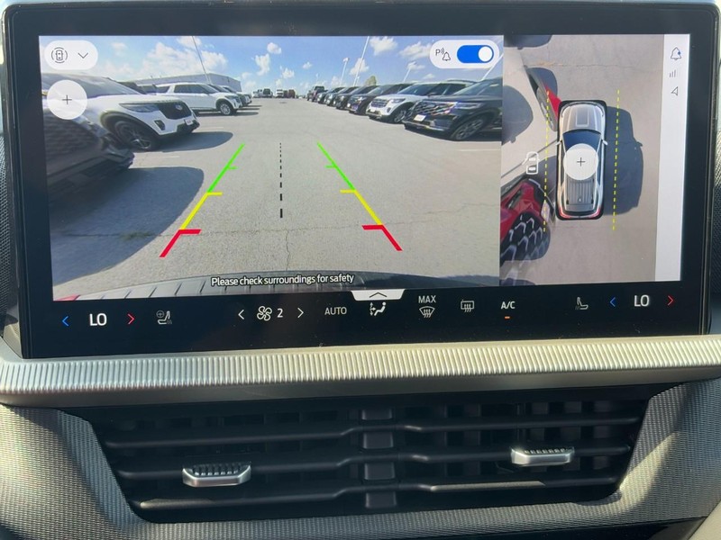 Ford Explorer Vehicle Full-screen Gallery Image 17