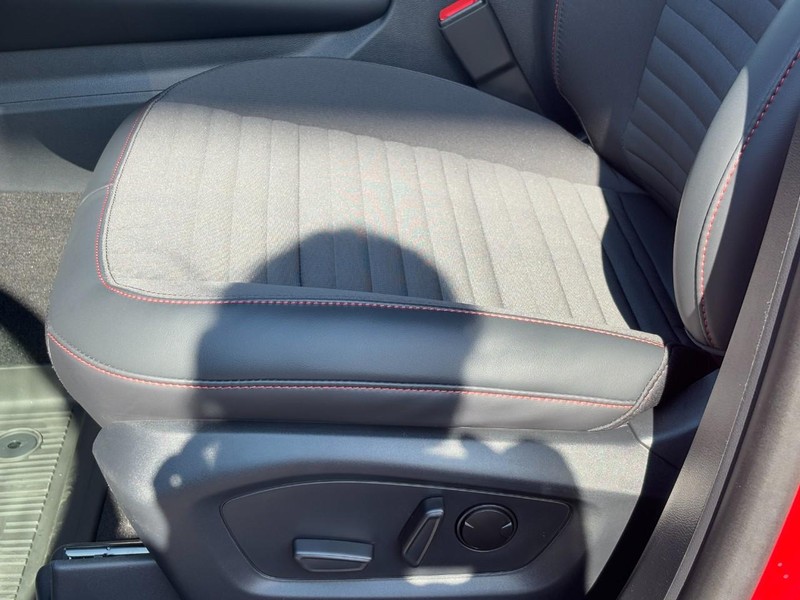 Ford Explorer Vehicle Full-screen Gallery Image 22