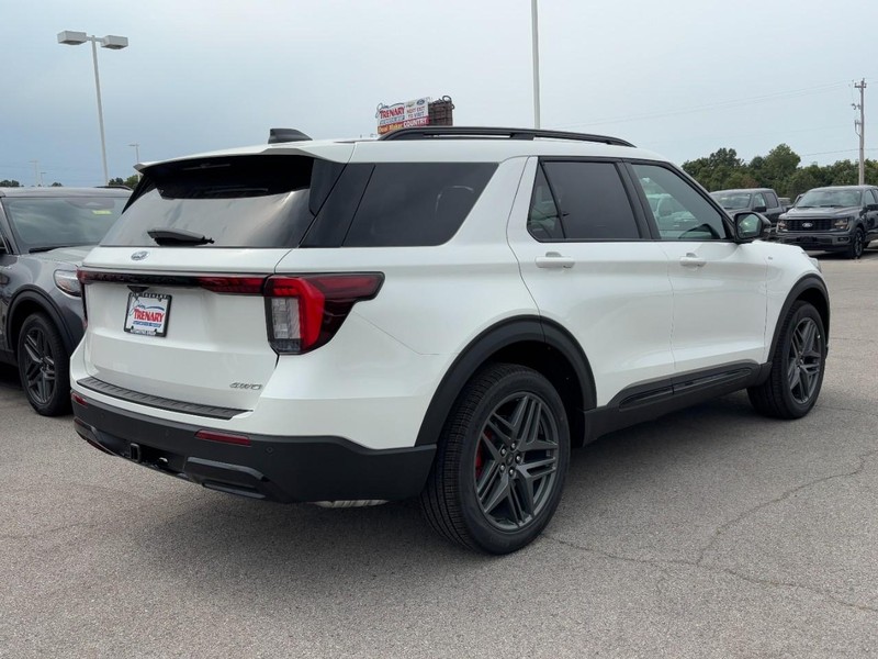 Ford Explorer Vehicle Image 03