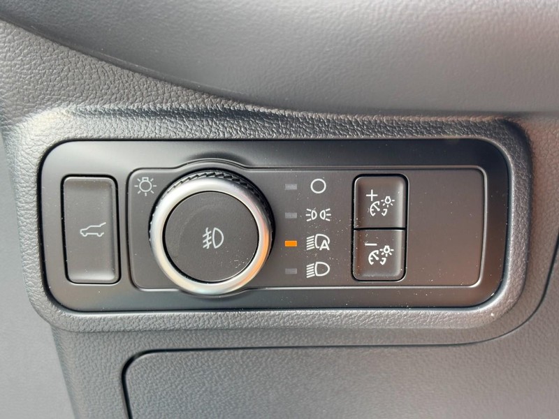 Ford Explorer Vehicle Image 12