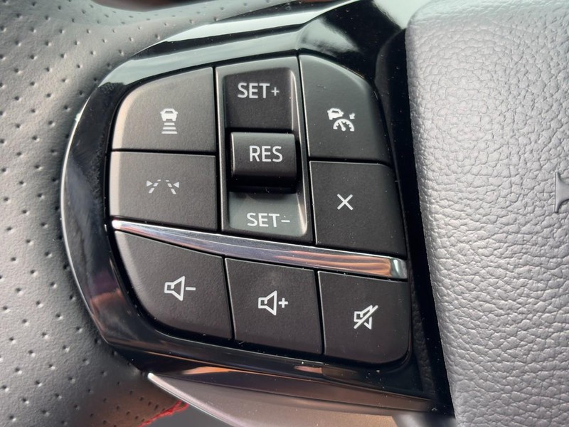 Ford Explorer Vehicle Image 13