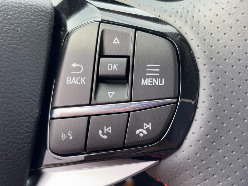 Ford Explorer Vehicle Image 14